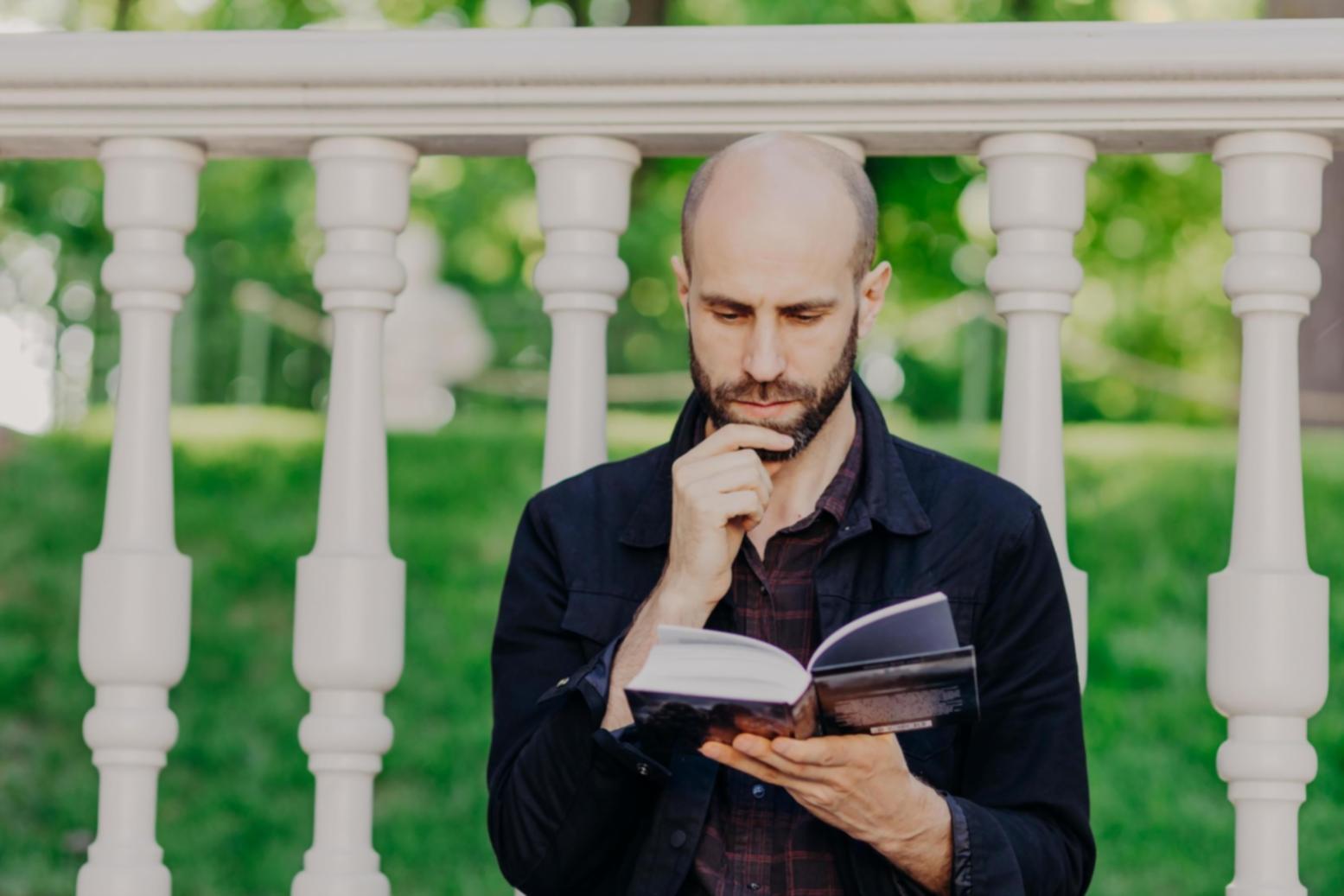 Teilnehmer bei einer Gruppenarbeit im Entrepreneurship-Kurs